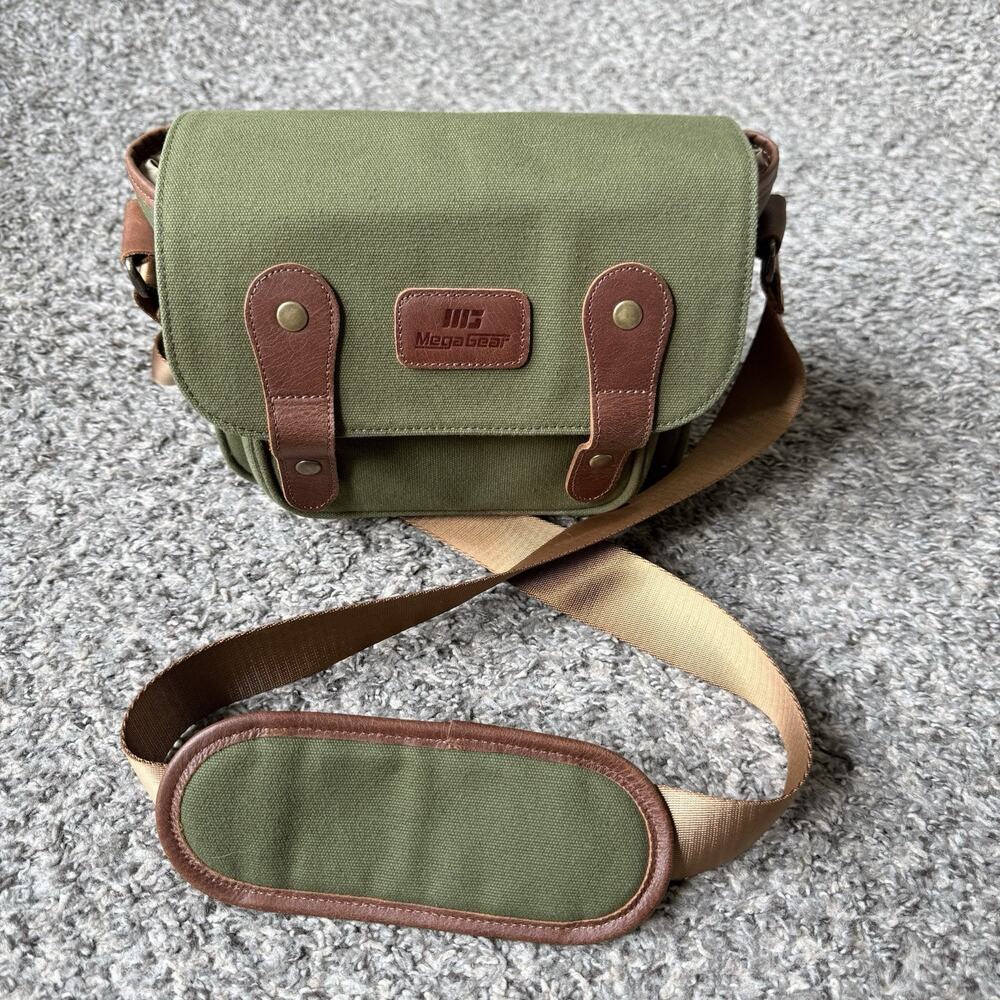 MegaGear Sequoia Canvas Leather Camera Bag Green Brown Excellent - Picture 1 of 5
